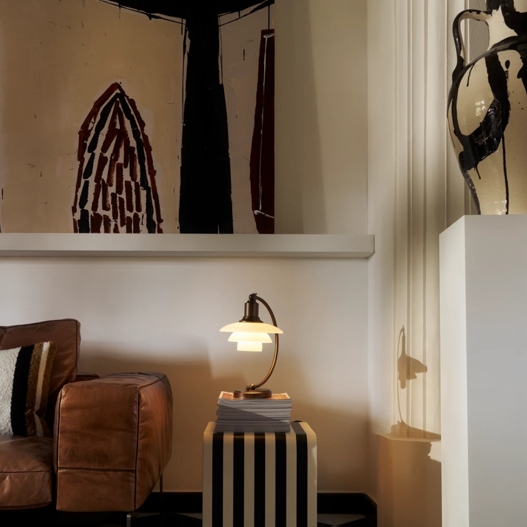 Louis Poulsen - PH 2/2 Luna Verouderd messing Opaal Tafellamp