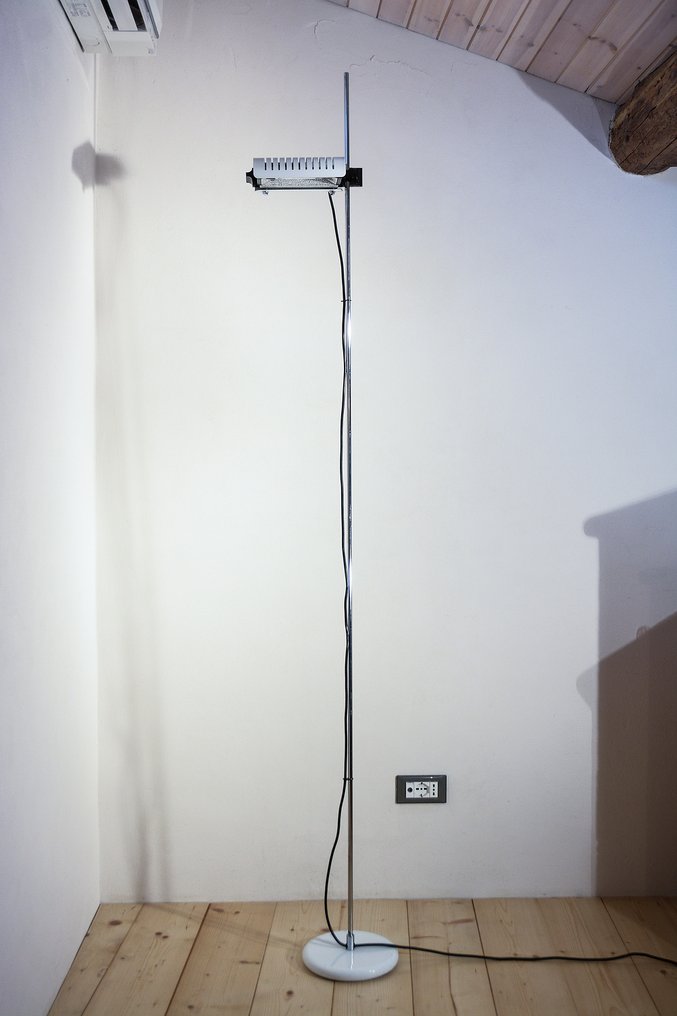 Oluce - Colombo vloerlamp - KOOT