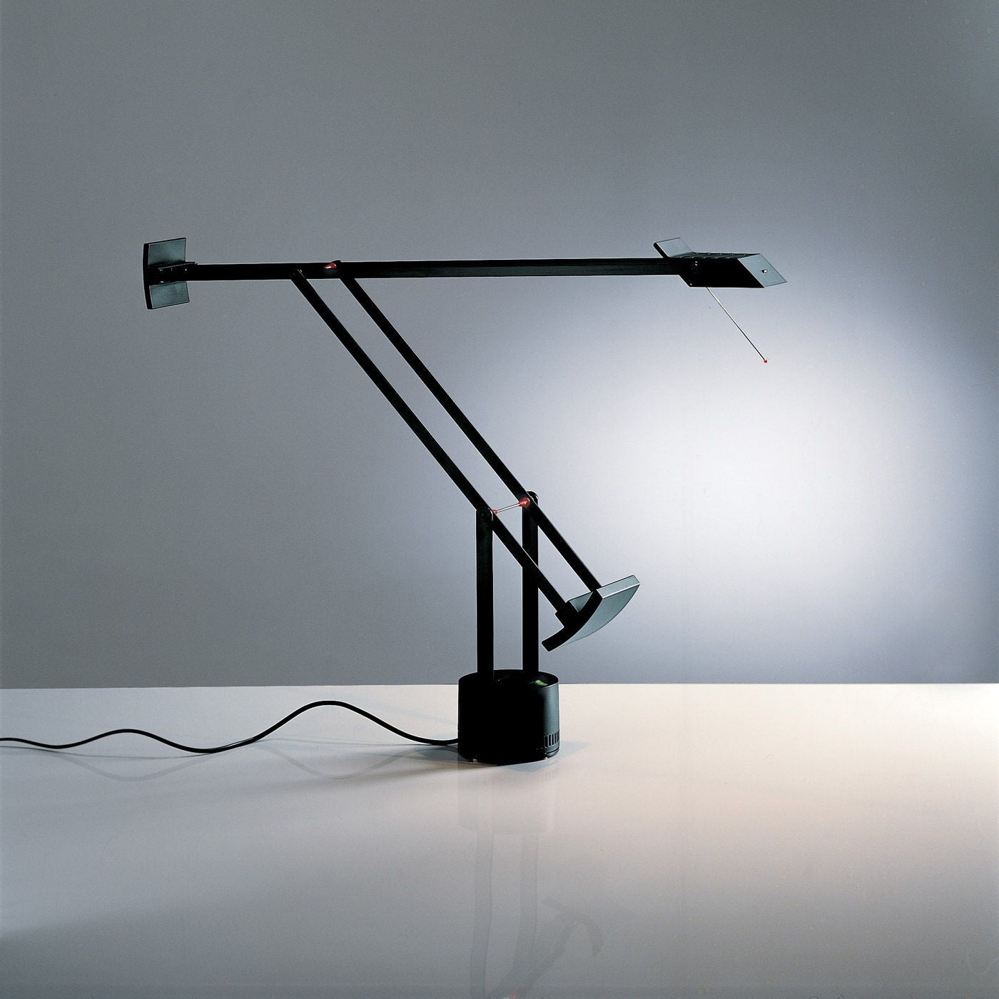 Artemide - Tizio LED bureaulamp Zwart - KOOT