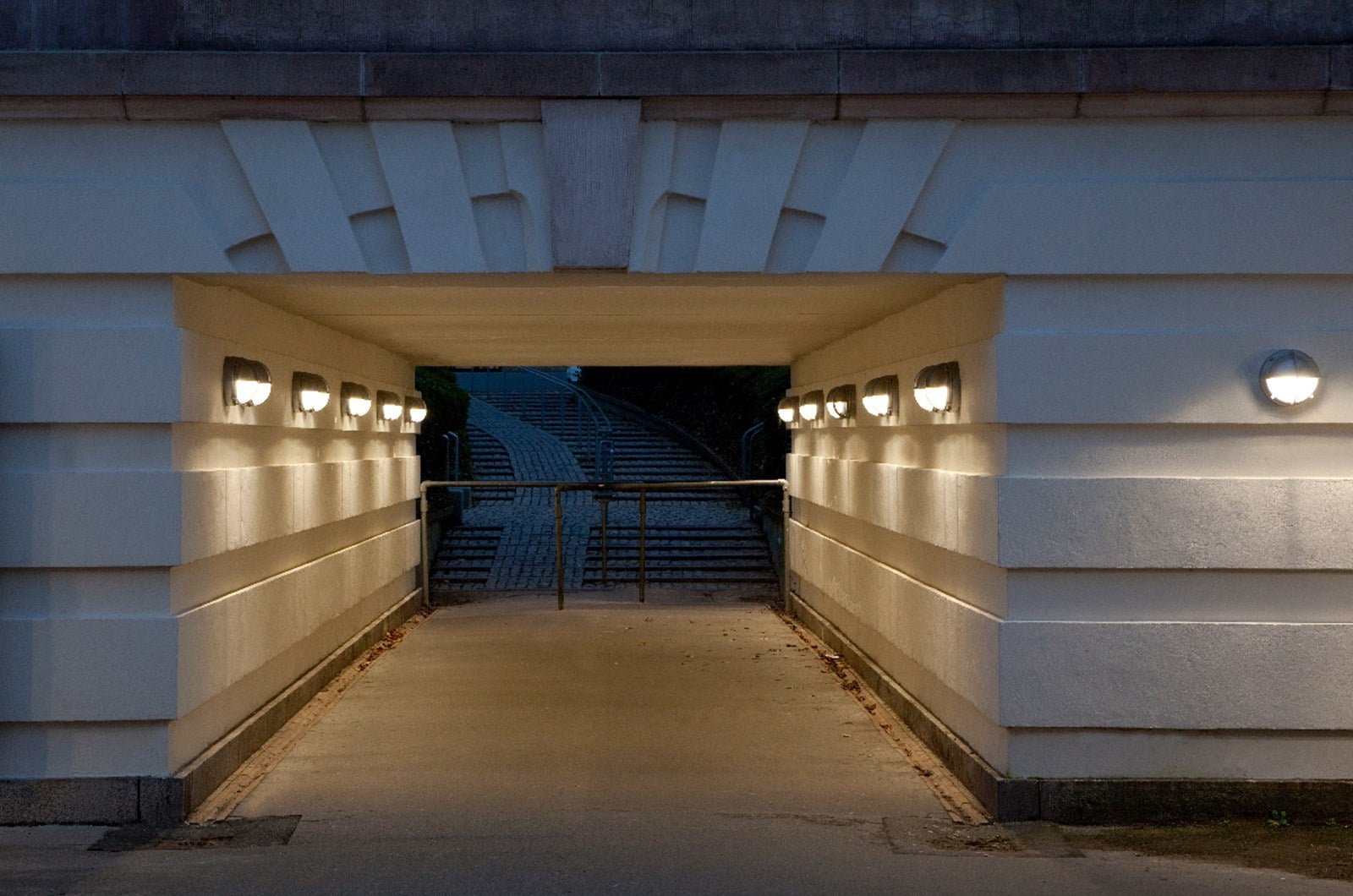 Louis Poulsen - Skot Wandlampen LED 3000K Grafiet Grijze Textuur Half Afgeschermd Opaal - KOOT