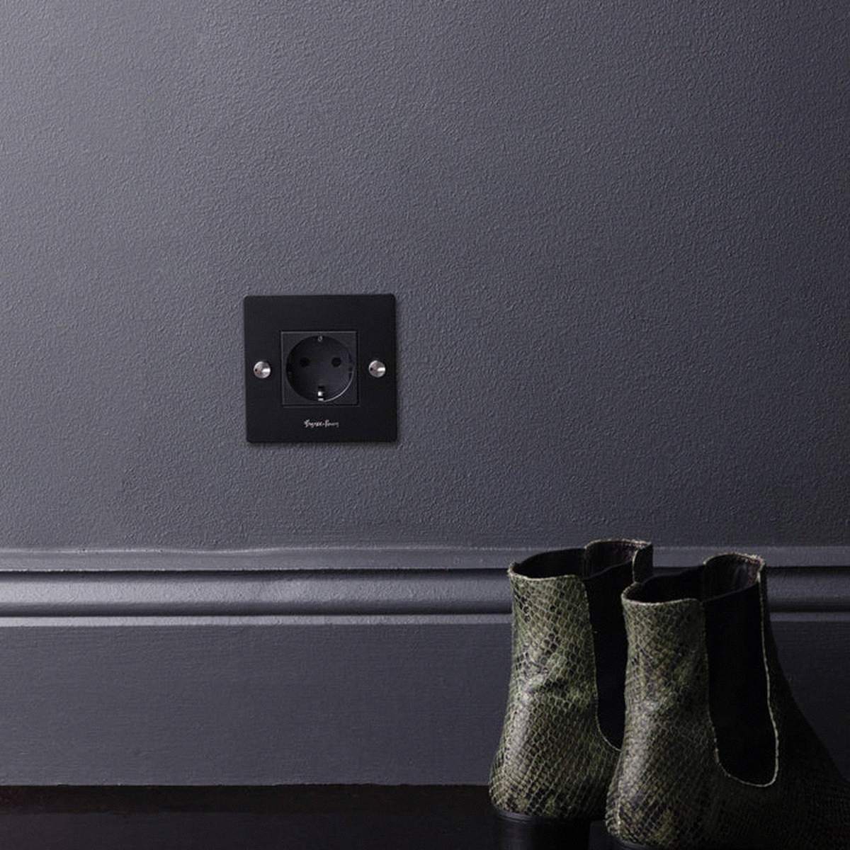 Buster and Punch - 1G SCHUKO TYPE F SOCKET