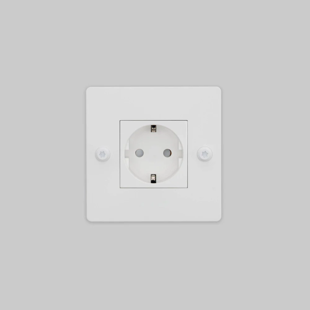 Buster and Punch - 1G SOCKET / SCHUKO TYPE F / LINEAR