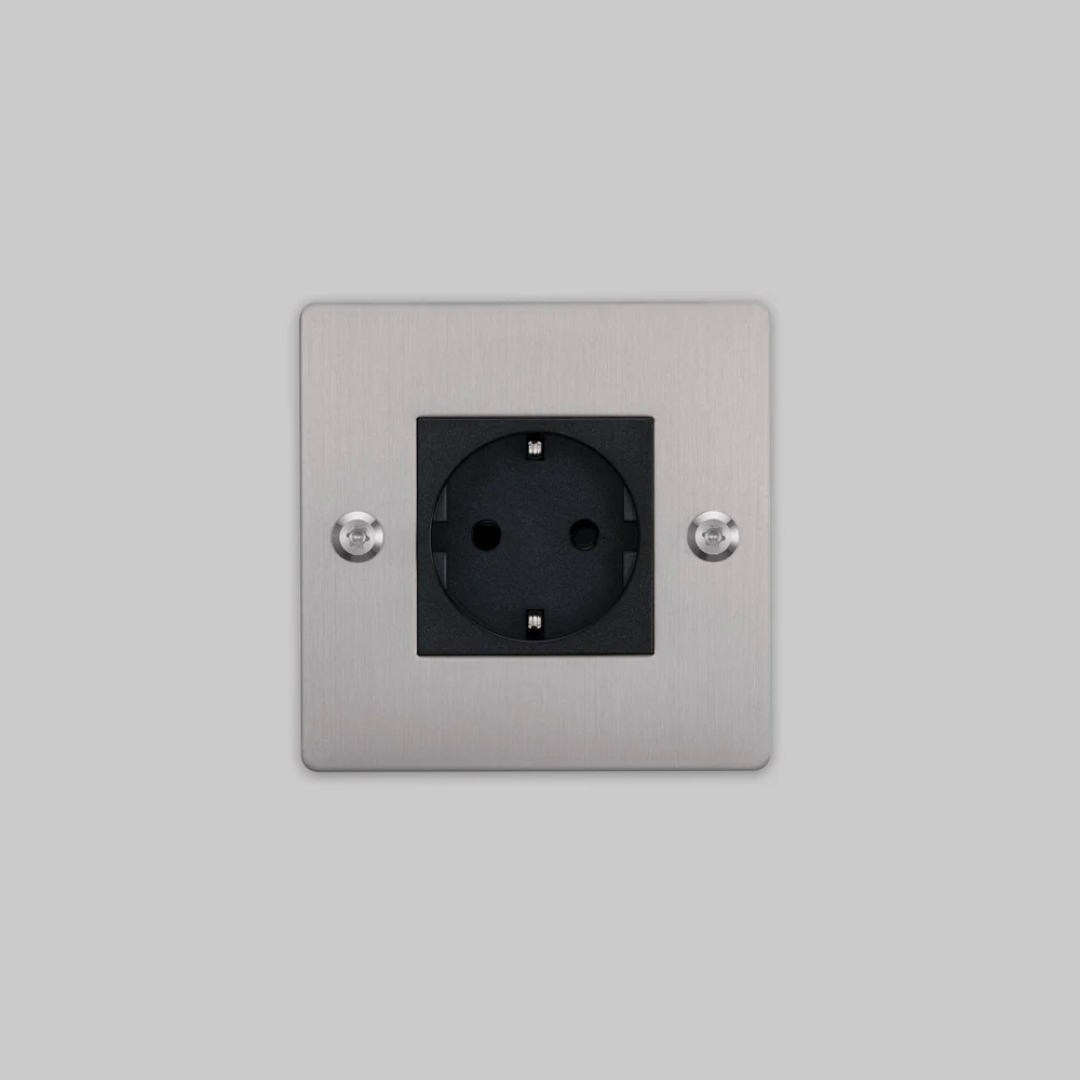 Buster and Punch - 1G SOCKET / SCHUKO TYPE F / LINEAR