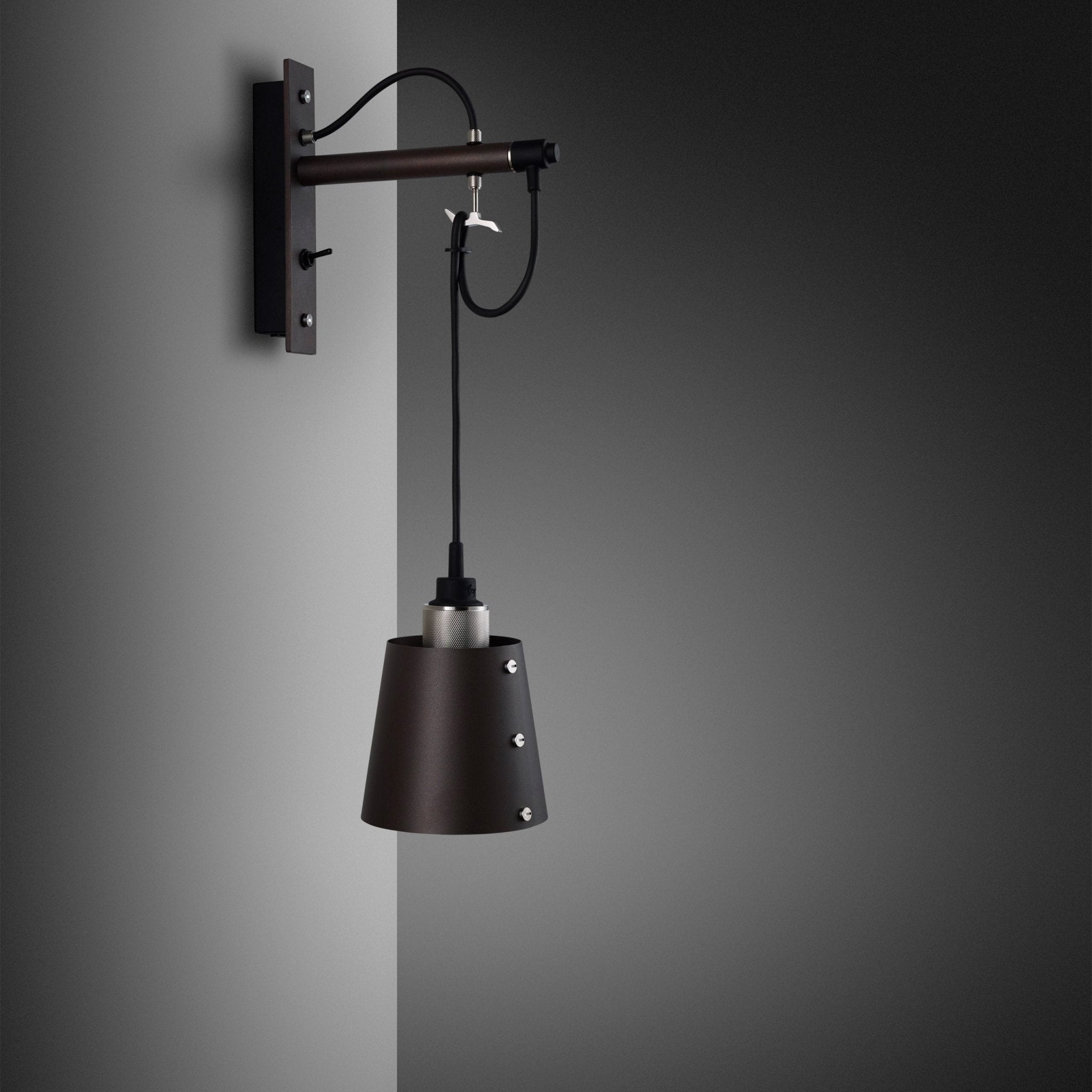 Buster and Punch - Hooked / Klein Grafiet Base Wandlamp - KOOT