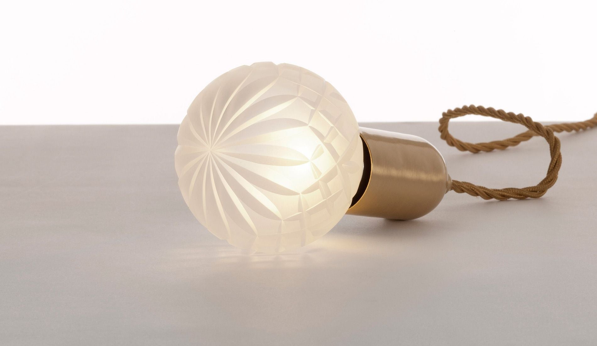 Lee Broom - Crystal Bulb Hanglamp messing - KOOT